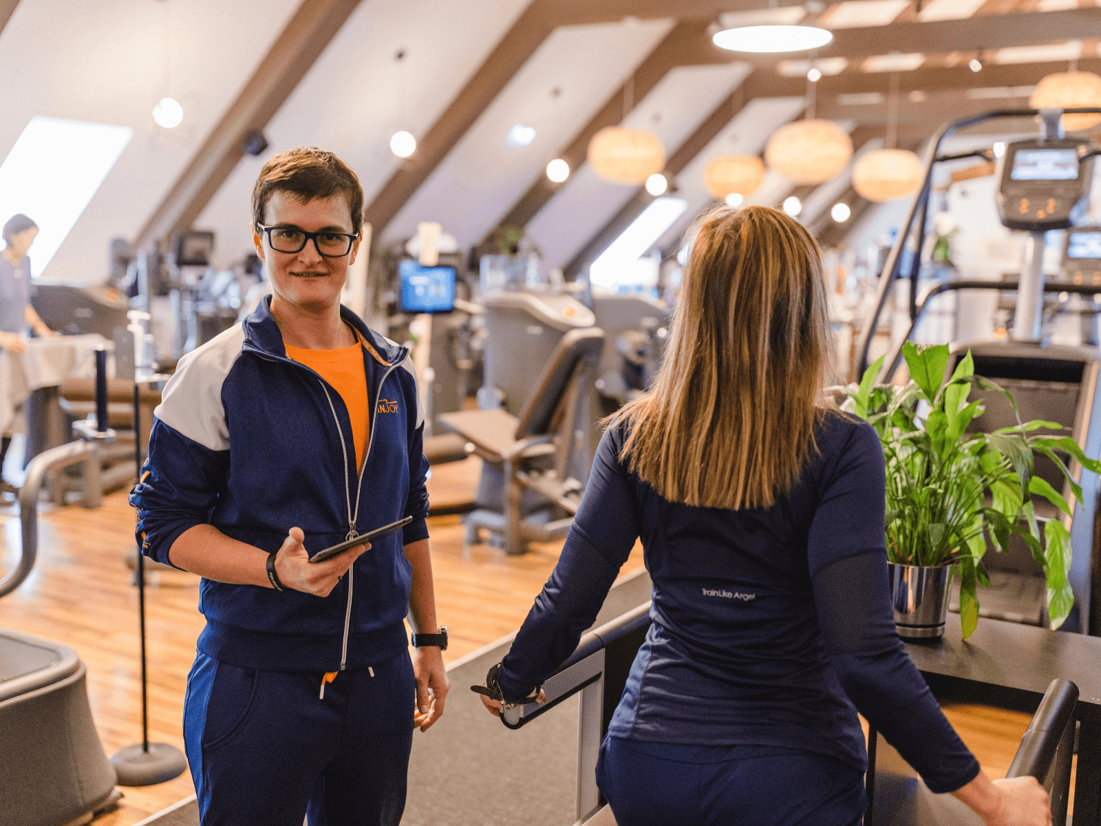 Unterstützung bei Gesundheitsprogrammen im INJOY Fitnessstudio Steyr